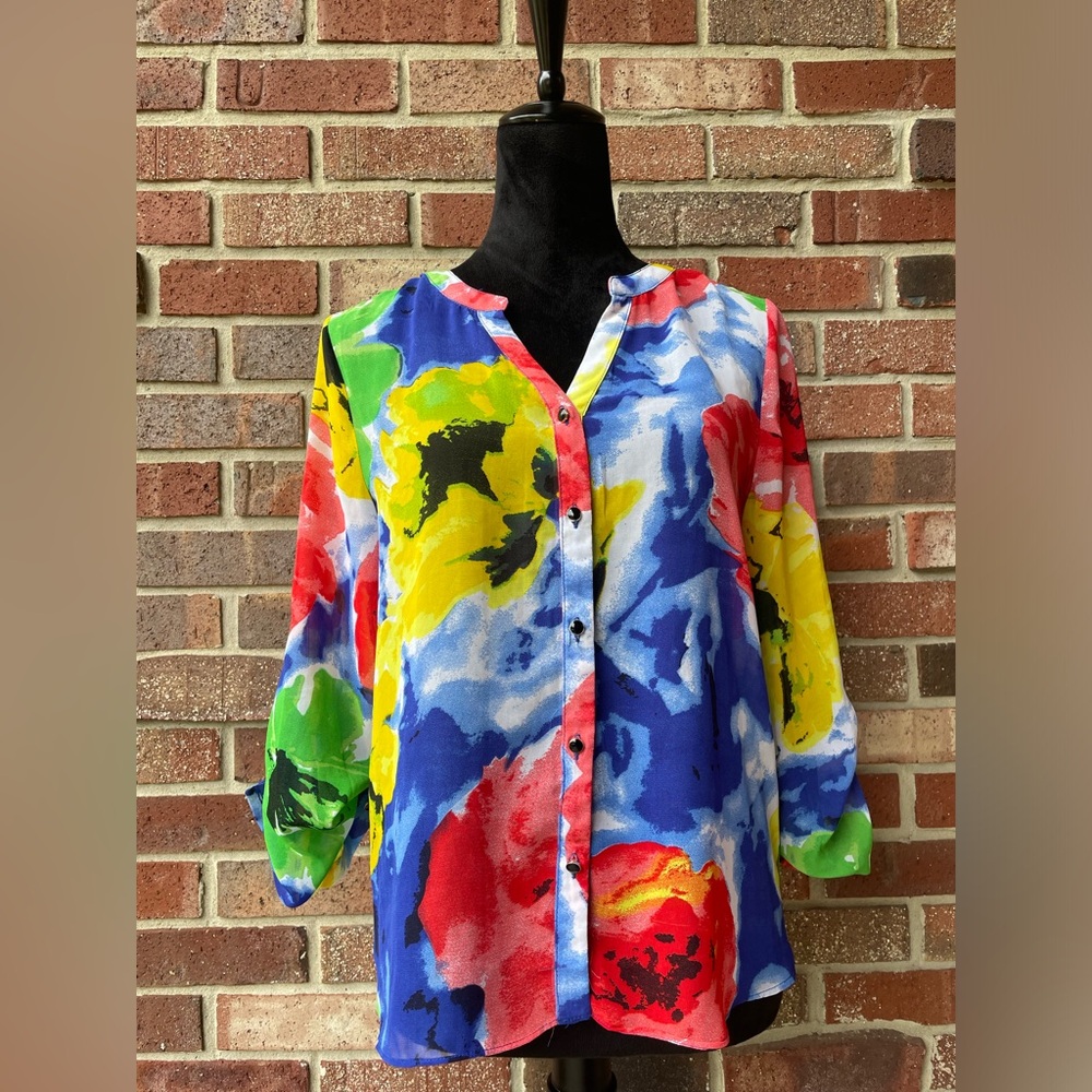 Women’s Oh My Julian Floral button up
Shirt Sz M